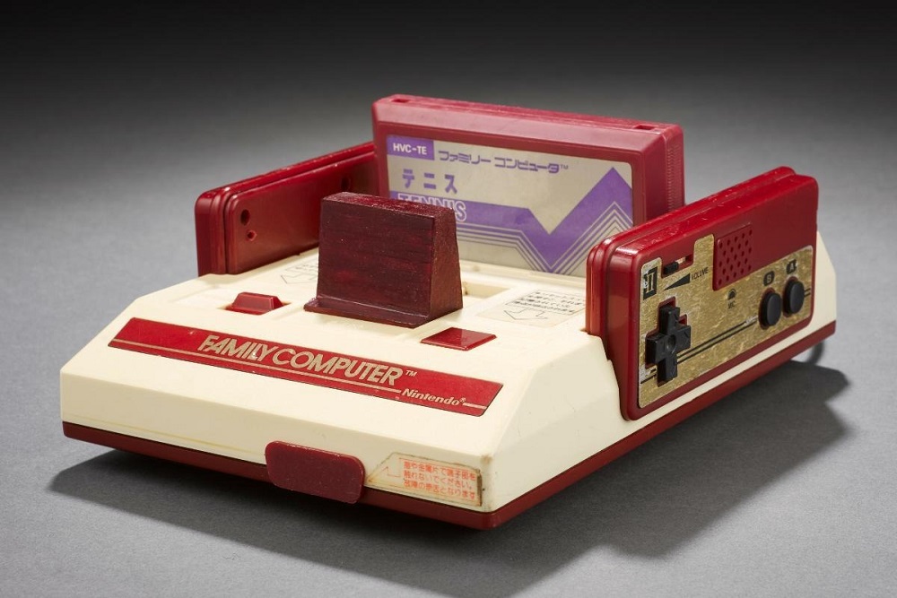 Nintendo 1983 Family Computer